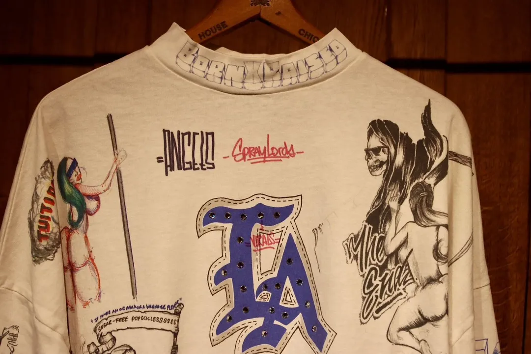 SAINT Mxxxxxx × BORNXRAISED BR_LS TEE/LA/WHT Latest co-branded model LA diamond all-over long sleeves off-white S-XL Super heavy work started in February and lasted three months Super complex 36 sets of screens Outlined pictures make you doubt your life Super perfect reproduction of printing Genuine Czech diamonds Pressure-free reproduction